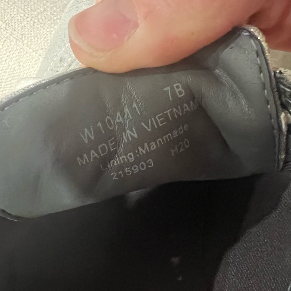 Cole Haan Zero Grand Women’s Wingtip Classic Shoe Size 7 Silver Metallic - Picture 7 of 7